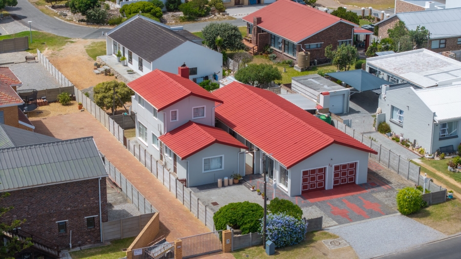 5 Bedroom Property for Sale in Struisbaai Western Cape